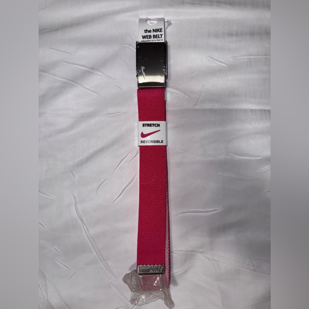 NWT Nike web belt men adjustable up to size 42, stretch material and reversible